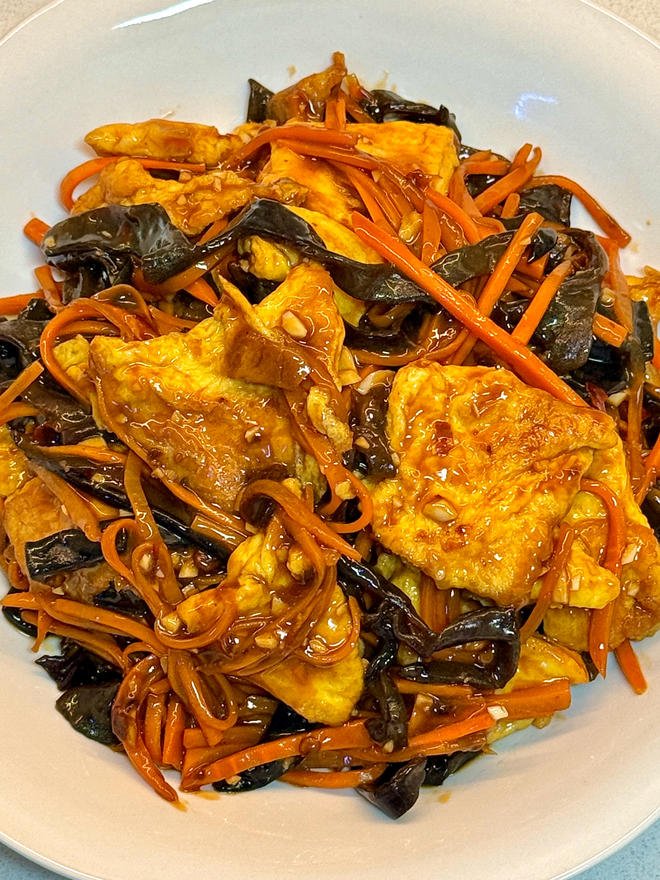 Yu Xiang Eggs (Sichuan Fish-Fragrant Scrambled Eggs) – 15 Minute Dinner